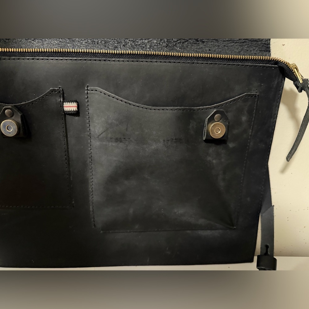 Lowell MTL Full-Grain Leather Messenger Bag, Designed & Handcrafted in Montreal - Picture 7 of 11
